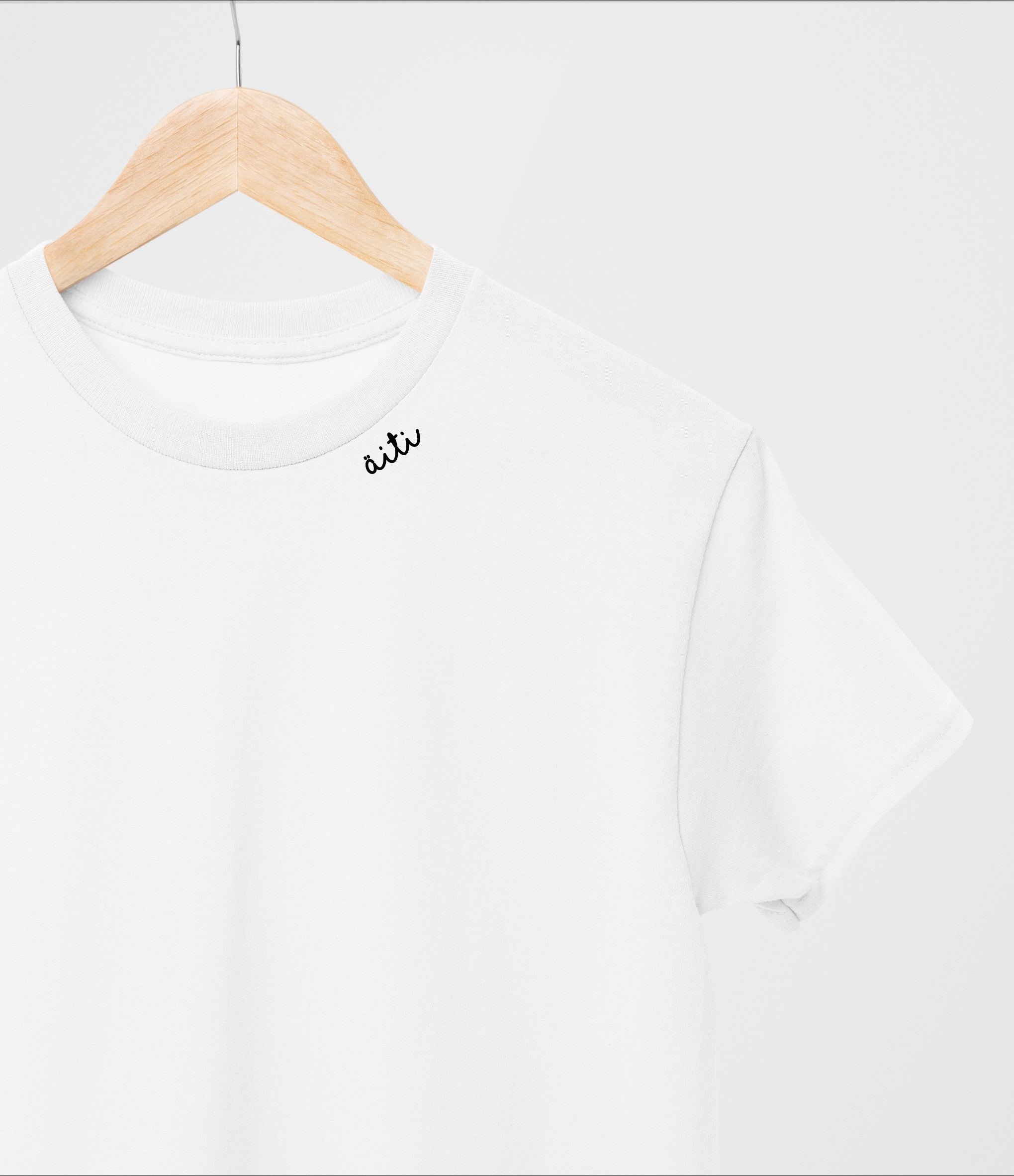Embroidered Collar Organic Cotton T-shirt "Äiti" (FI)